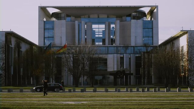 Glasspiegelungen an Bundestaggeb&auml;uden