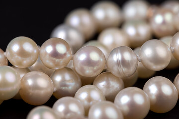 Women's jewelry beads made of natural pearls