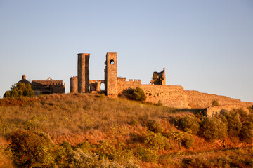 Obraz premium Ruins of the castle of Montemor o Novo, district of Evora, Portugal