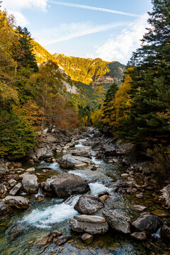 Morning Light On Rio Ara, Monte Perdido, UNESCO World Heritage Site, Aragon, Pyrenees, Spain, Europe