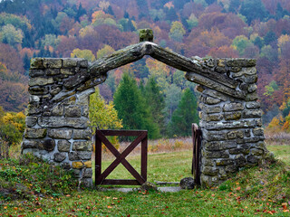 Stara kamienna brama 