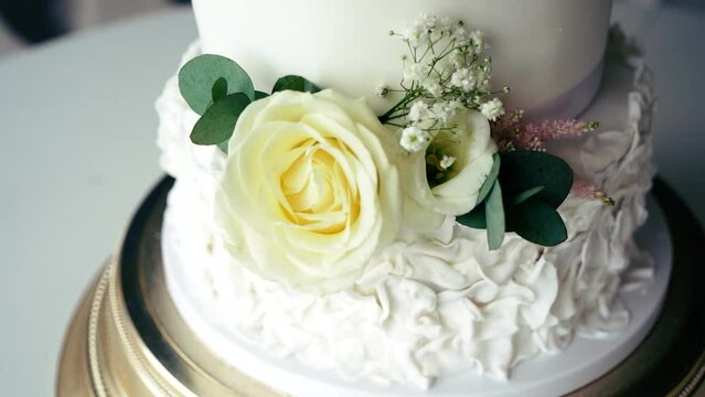 Floral wedding cake, 4K film of wedding cake with flowers