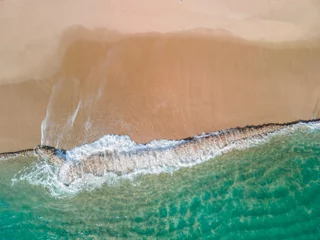 Gordijnen Waves breaking along the coast © Michael