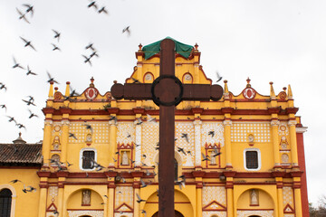 Fototapeta na wymiar fachada de la catedral de san cristobal de las casas chiapas mexico
