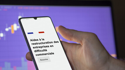 A SME owner subscribing to a business support. Text in French : the restructuring of companies in commercial difficulty.