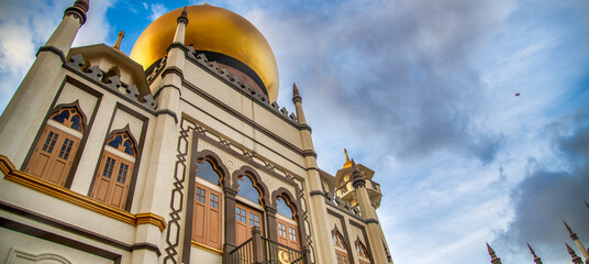 Fototapeta na wymiar Sultan Mosque is a major tourist attraction in Singapore.