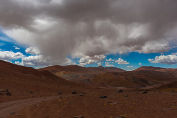 Montaña de distintos colores en Antofagasta de la Sierra, Catamarca, Argentina