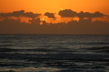 Nascer do sol na praia