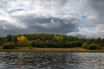 Fototapeta premium Lake Ladoga near the village Lumivaara on a sunny autumn day, Ladoga skerries, Republic of Karelia, Russia