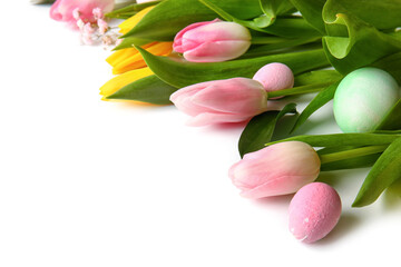 Obraz premium Composition with beautiful flowers and Easter eggs on white background, closeup