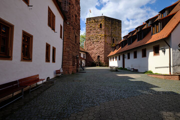 Fototapeta premium Burg Rieneck in der Stadt Rieneck im Sinntal, Landkreis Main-Spessart, Unterfranken, Franken, Bayern, Deutschland