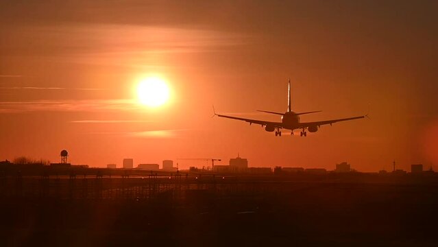 Avion atterrissage Brussels Airport  coucher de soleil