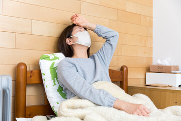 風邪、体調不良、病気で寝込む日本人の女性