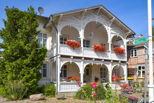 historische B&auml;derarchitektur in Sassnitz / Insel R&uuml;gen