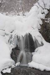 氷点下の平和の滝