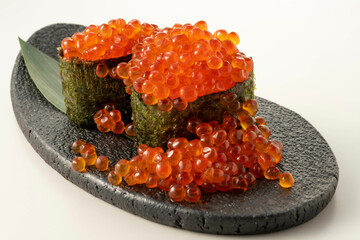 美味しいイクラ軍艦の寿司 © kei u