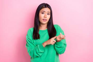 Photo of confused doubtful lady wear green sweatshirt counting fingers isolated pink color background