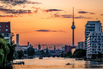 Oberbaumbrücke Berlin - View towards Spree, Mitte (Sunset) - obrazy, fototapety, plakaty