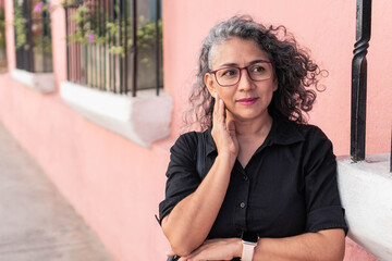 Portrait of an elegant businesswoman outdoors, looking to the side.