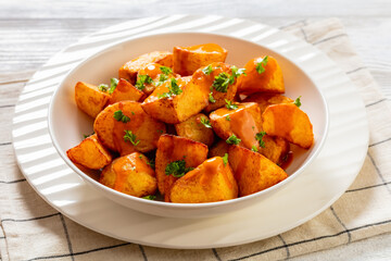 patatas bravas, deep fried potatoes with sauce