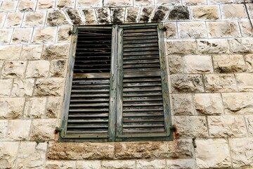Obraz premium Small window in the big city.