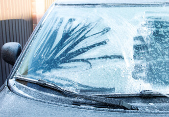 Obraz premium Car glass covered with ice