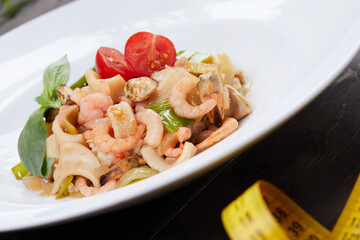 pasta with shrimps and vegetables