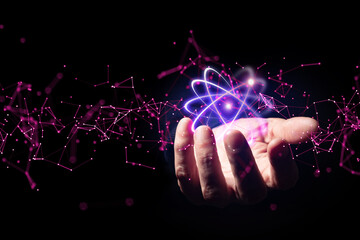 mano, atomo, energia nucleare,  © xyz+