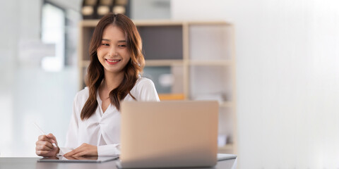 Fototapeta na wymiar Young businesswoman working on laptop in office