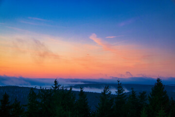 Fototapeta na wymiar Sonnenuntergang über Nebel