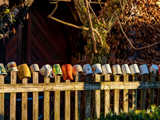 Fototapeta premium Dekoratives vor dem Haus