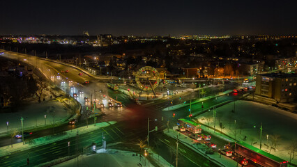 Fototapeta na wymiar Vue nocturne d'un boulevard de Montréal