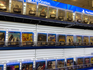 Naklejka premium Lynnwood, WA USA - circa December 2022: Close up view of Playstation games for sale inside a Best Buy retail store.