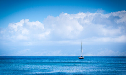 Fototapeta premium Sailing boat on the beautiful blue ocean of Maui Hawaii