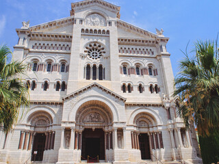Fototapeta na wymiar モナコ　聖ニコラス大聖堂の外観