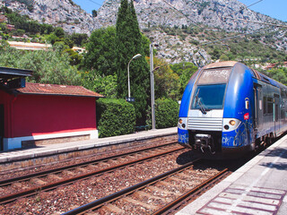 フランス　エズ村での電車