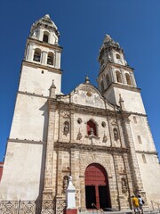 Fototapeta na wymiar main hispanic church in the city of campeche, mexico