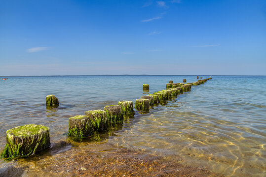 Wellenbrecher an der Ostsee / Insel R&uuml;gen