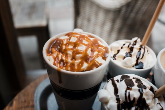hot caramel sauce on a drink in a cafe