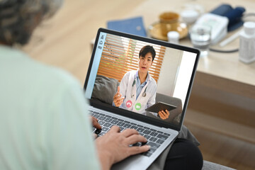 Fototapeta na wymiar Over senior woman shoulder, doctor consulting patient online by video call. Therapist online, telemedicine concept