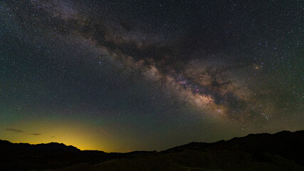 Fototapeta premium Astrophotography Shot of the Milky Way in Death Valley (California)