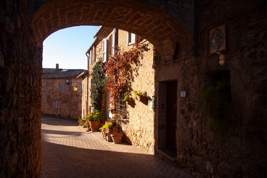 Italia, Toscana, provincia di Siena, il paese di Murlo. 

