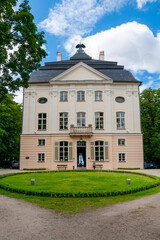 Fototapeta na wymiar Palace in Ostromecko, Kuyavian-Pomeranian Voivodeship, Poland