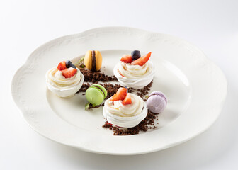 cake with cream and makorun