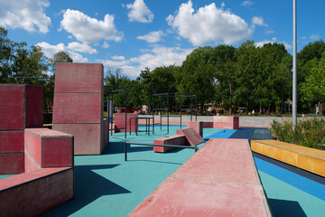 Sports ground with equipment for parkour and freerunning