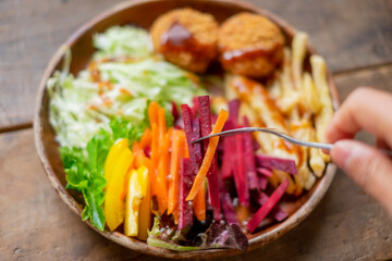 サラダとコロッケ