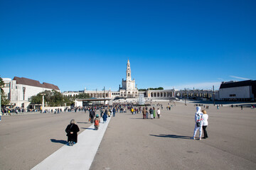 Fototapeta na wymiar Square of the Basilica of Our Lady of Fatima - Portugal