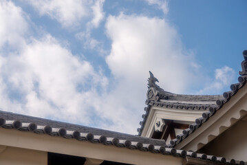 Fototapeta na wymiar 広島城の瓦と青空