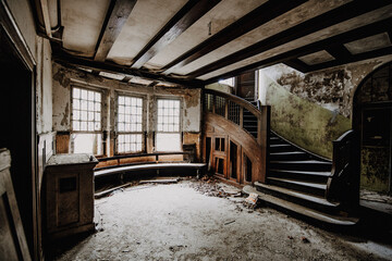 Lostplace verlassene Villa mit Kamin