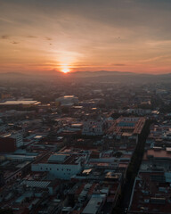 Fototapeta na wymiar Centro de Puebla al amanecer capturado con dron